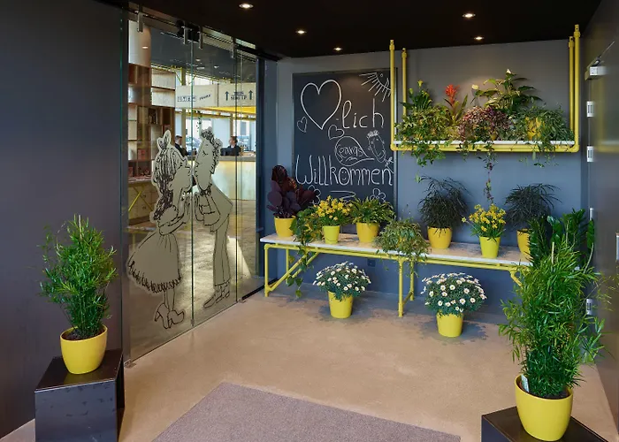 Schani Hauptbahnhof Hotel 4*