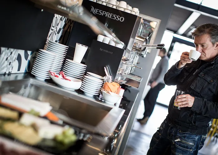 Hotel Schani Hauptbahnhof 4*