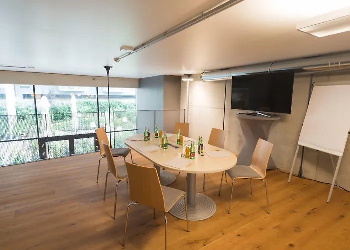 Schani Hauptbahnhof Hotel 4*