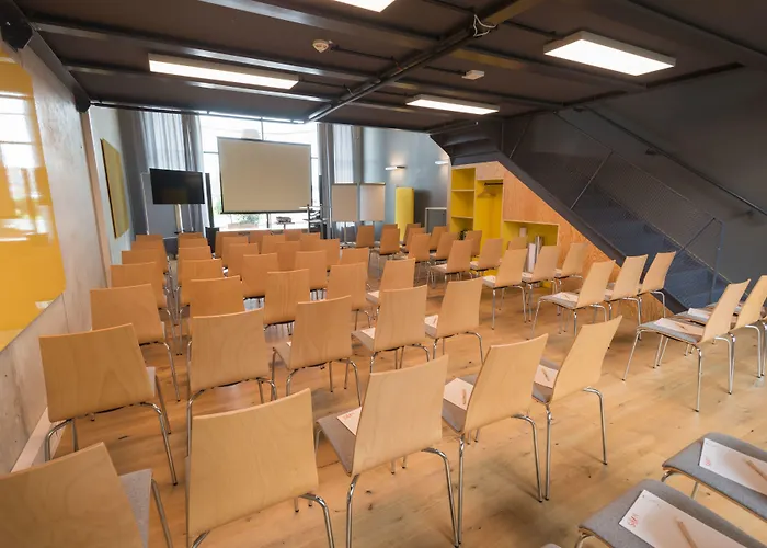 Schani Hauptbahnhof 4*