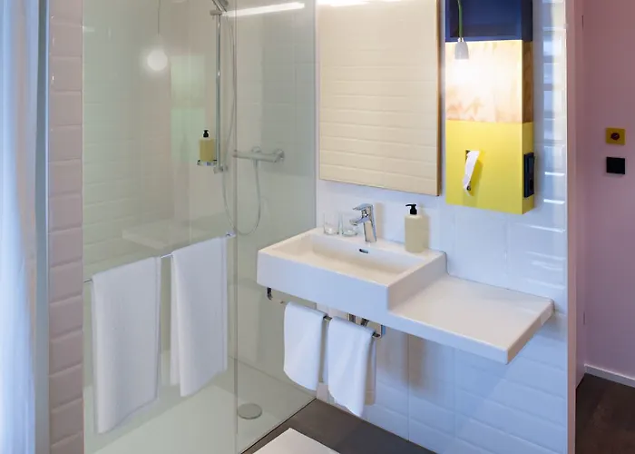 Schani Hauptbahnhof Hotel 4*